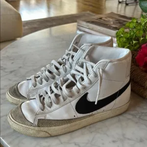 Nike White and Black blazers 77 vintage High-Top Sneakers size 8