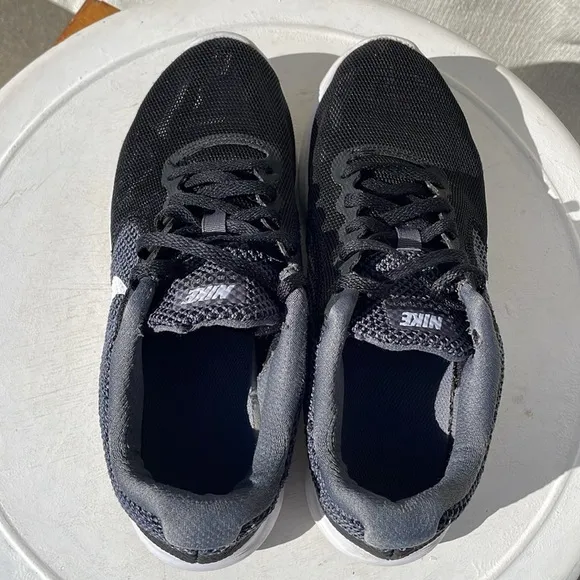 Nike Womens Revolution 3 819303-001 Black Running Shoes Sneakers Size 7.5