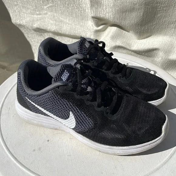 Nike Womens Revolution 3 819303-001 Black Running Shoes Sneakers Size 7.5