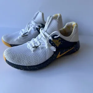 NIKE WVU West Virginia Mountaineers Shoes Men's Size 7 Women's 8.5 Slip On