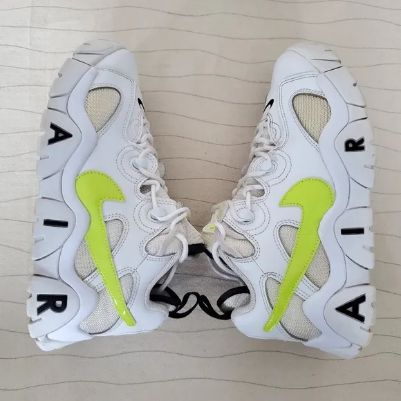 Nike Youth Air Barrage Low White BLK Volt Yellow Sneakers Shoes CK4355-103 Sz 6Y