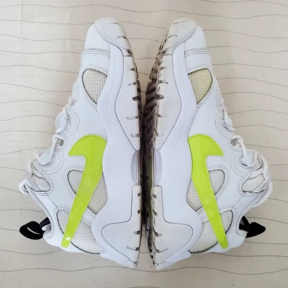 Nike Youth Air Barrage Low White BLK Volt Yellow Sneakers Shoes CK4355-103 Sz 6Y