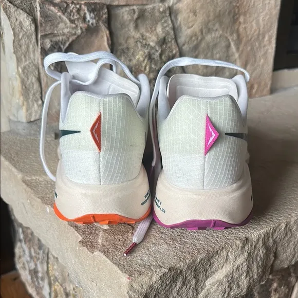 Nike ZoomX Women's Running Shoes - White and Pink