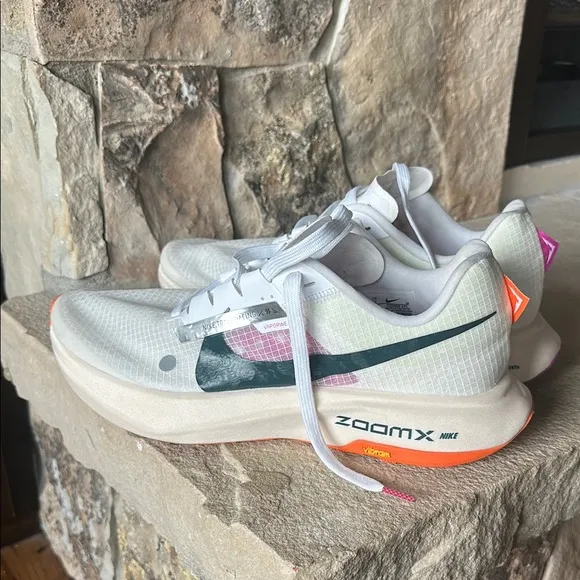 Nike ZoomX Women's Running Shoes - White and Pink
