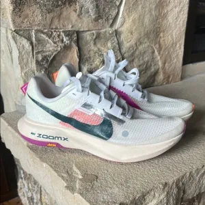 Nike ZoomX Women's Running Shoes - White and Pink