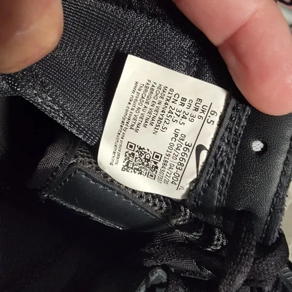 Nike6/2Men's Black High-Top Sneakers