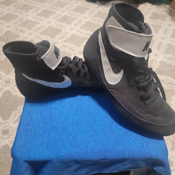Nike6/2Men's Black High-Top Sneakers