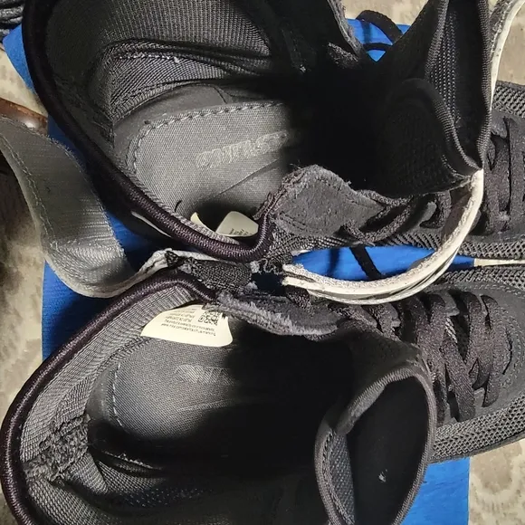 Nike6/2Men's Black High-Top Sneakers