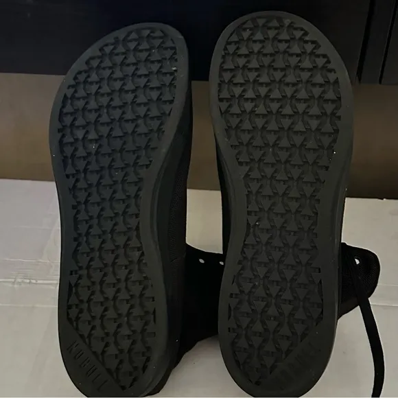 Nobull High top Trainer Sneakers