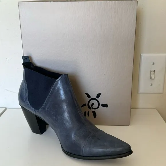 Nordstrom Fidji Navy Blue Leather Ankle Wood Heel Bootie Shoes EU Size 41.5