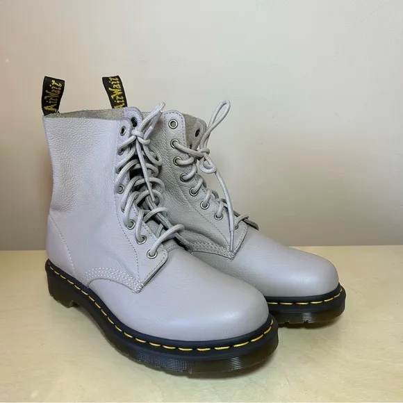 NWOB Dr Martens Pascal Boots sz 9