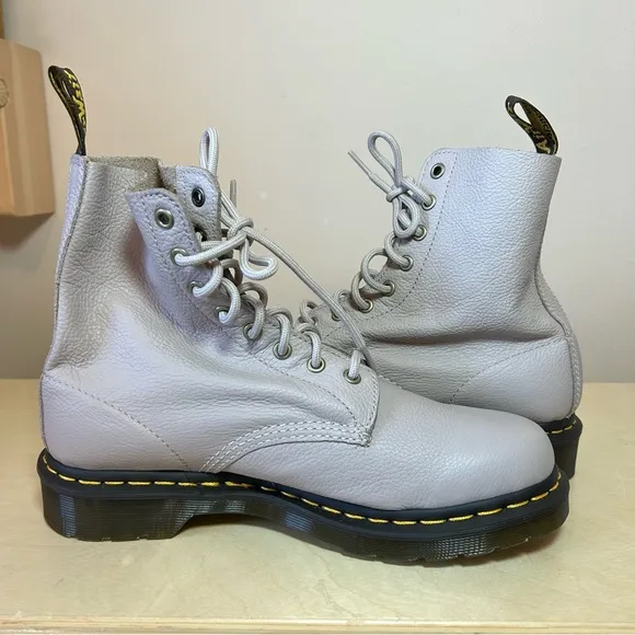 NWOB Dr Martens Pascal Boots sz 9