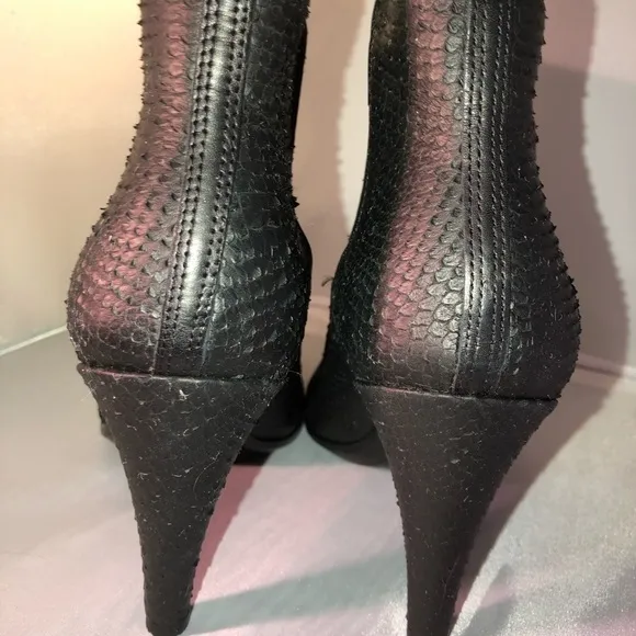 NWOB Ecco Heeled Boots