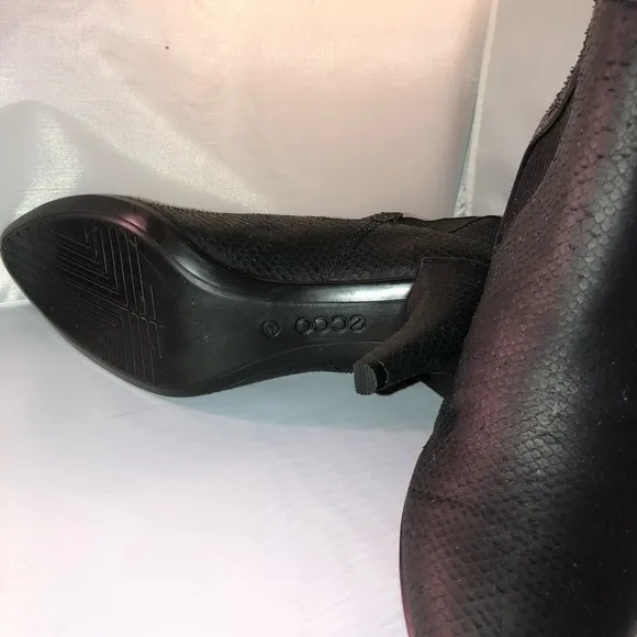 NWOB Ecco Heeled Boots