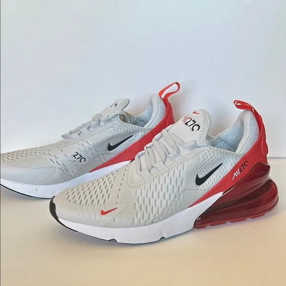 NWOB NIKE AIR MAX 270 size 7Y (Big Boy) Will also fit women’s 8.5