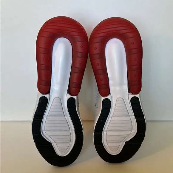 NWOB NIKE AIR MAX 270 size 7Y (Big Boy) Will also fit women’s 8.5