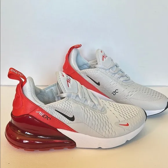 NWOB NIKE AIR MAX 270 size 7Y (Big Boy) Will also fit women’s 8.5