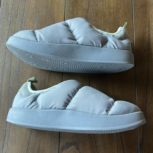 NWOT adidas Originals Puffylette Slippers