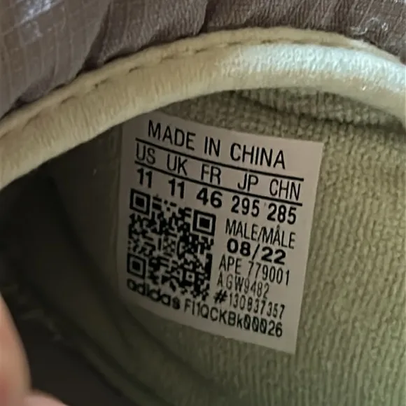 NWOT adidas Originals Puffylette Slippers