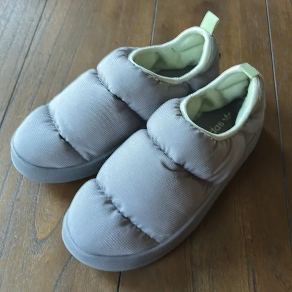 NWOT adidas Originals Puffylette Slippers