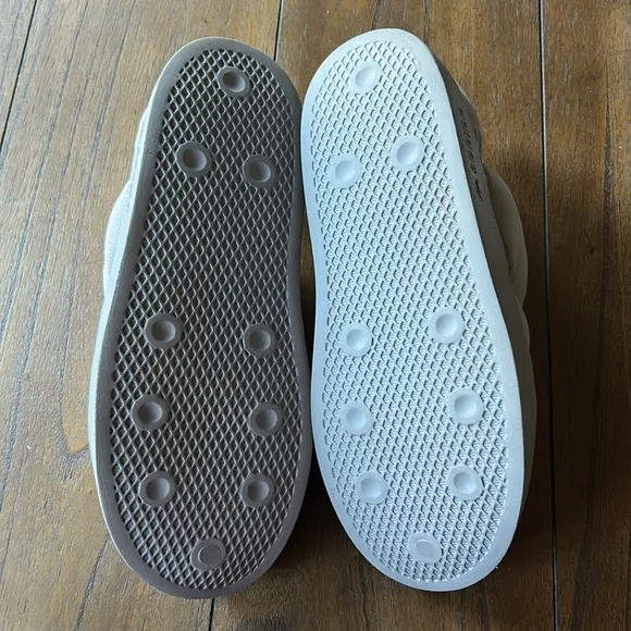 NWOT adidas Originals Puffylette Slippers