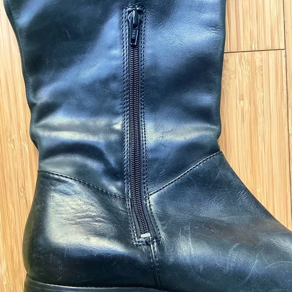 NWOT BCBG vintage black leather high boots, size 9 1/2