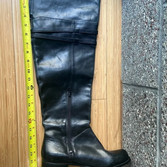 NWOT BCBG vintage black leather high boots, size 9 1/2