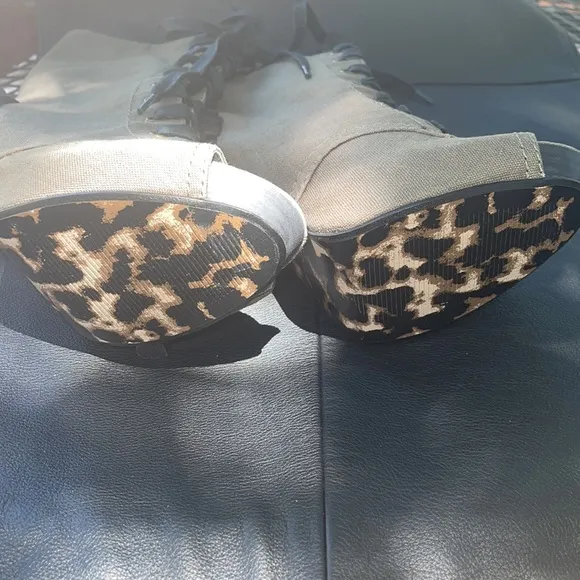 NWOT BETSEY JOHNSON Lizzzy Peep-Toe Boots Size 10. Gorgeous!