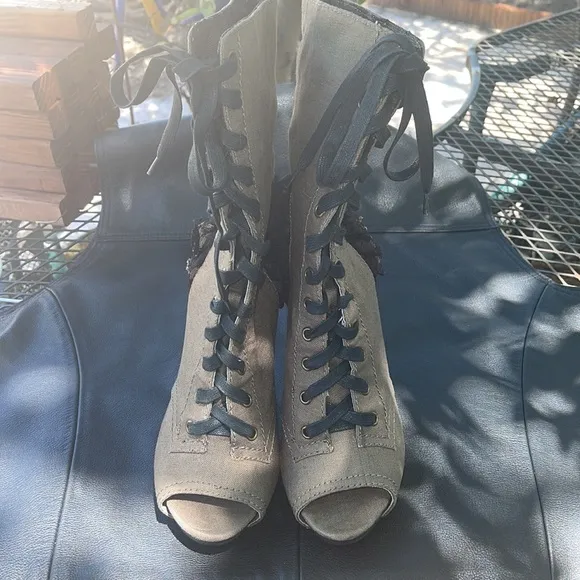 NWOT BETSEY JOHNSON Lizzzy Peep-Toe Boots Size 10. Gorgeous!