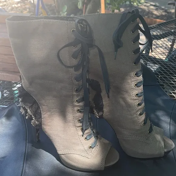 NWOT BETSEY JOHNSON Lizzzy Peep-Toe Boots Size 10. Gorgeous!