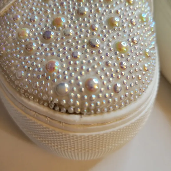 NWOT Betsey Johnson Sidny White Pearl Rhinestone Platform Sneakers Size 7.5M