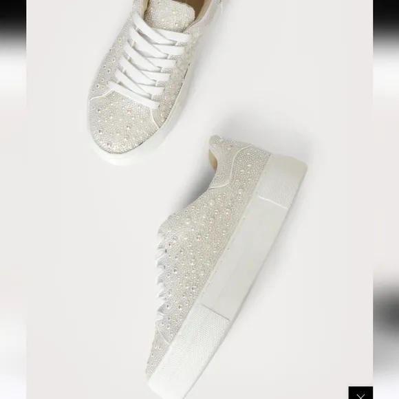 NWOT Betsey Johnson Sidny White Pearl Rhinestone Platform Sneakers Size 7.5M