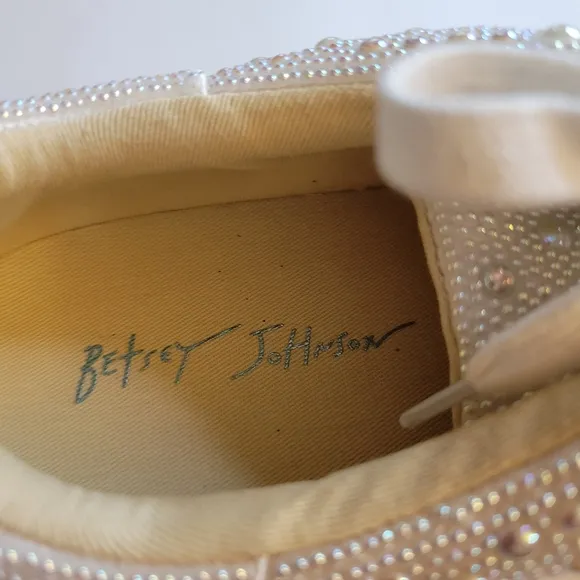 NWOT Betsey Johnson Sidny White Pearl Rhinestone Platform Sneakers Size 7.5M