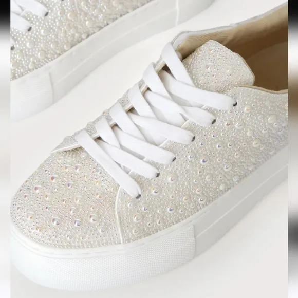 NWOT Betsey Johnson Sidny White Pearl Rhinestone Platform Sneakers Size 7.5M