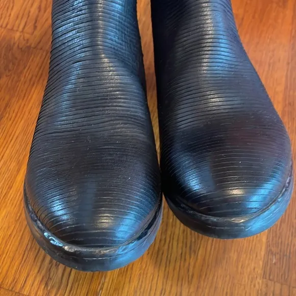 NWOT CLARKS Womens Sicilly Dove Boots - size 7.5