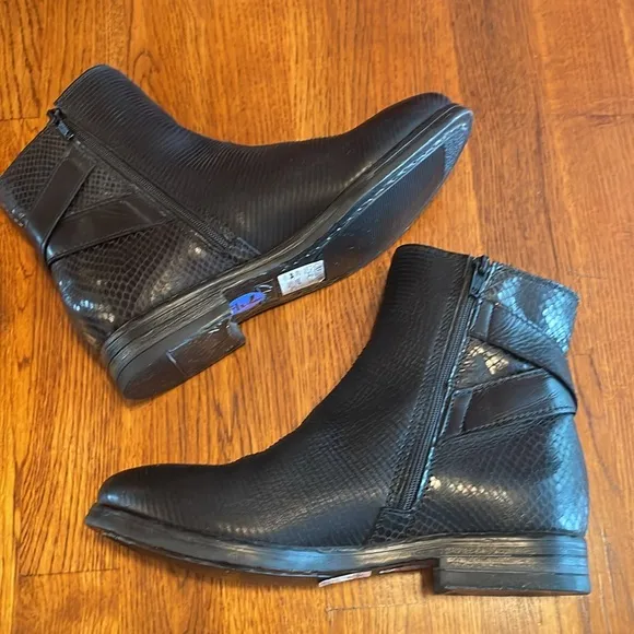 NWOT CLARKS Womens Sicilly Dove Boots - size 7.5