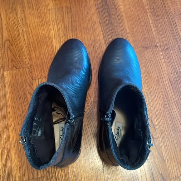 NWOT CLARKS Womens Sicilly Dove Boots - size 7.5