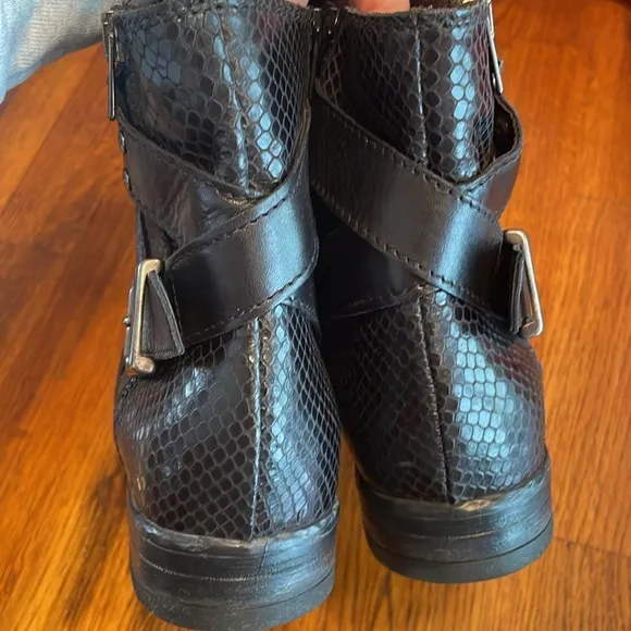 NWOT CLARKS Womens Sicilly Dove Boots - size 7.5