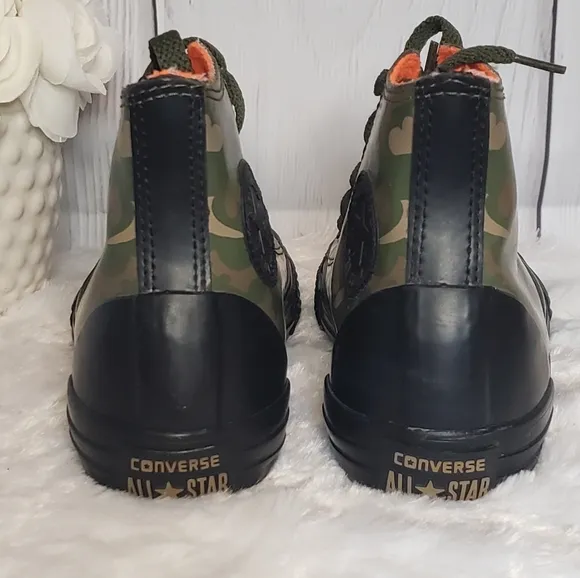 👟NWOT Converse Boys High Top Sneakers 👟