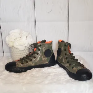 👟NWOT Converse Boys High Top Sneakers 👟