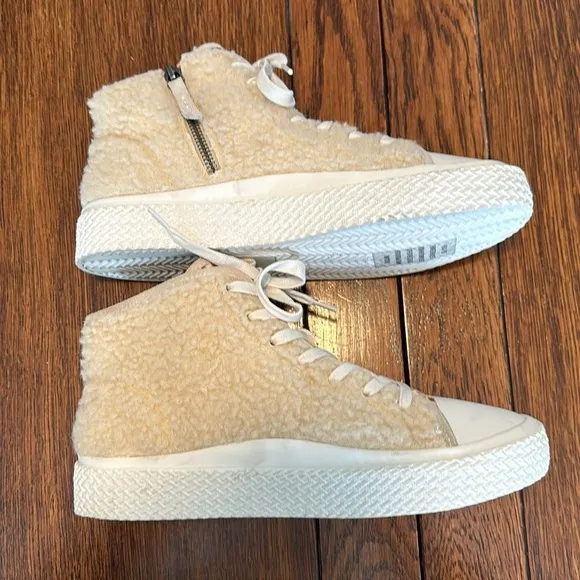 NWOT Dolce Vita Plush Veola high top sneakers size 8.5-9