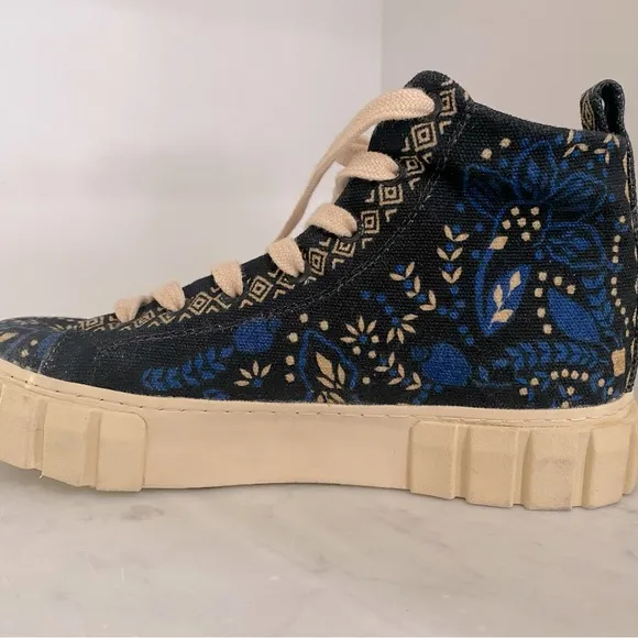NWOT FARM RIO Mid Flat Form Sneaker Macaw Forest Black Blue
