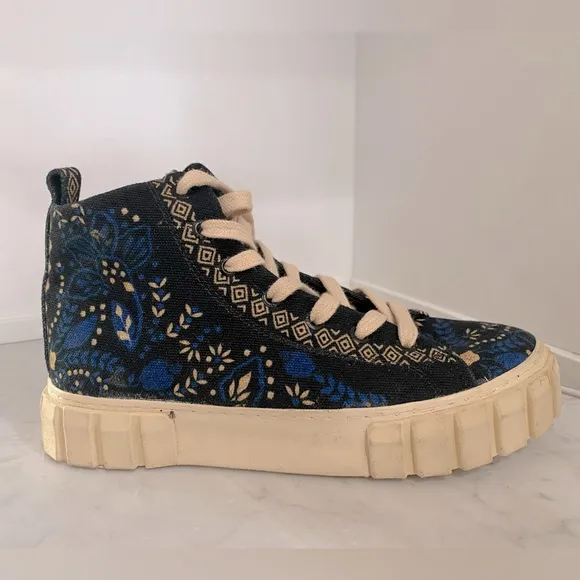 NWOT FARM RIO Mid Flat Form Sneaker Macaw Forest Black Blue