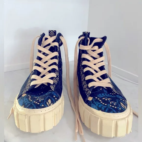 NWOT FARM RIO Mid Flat Form Sneaker Macaw Forest Black Blue