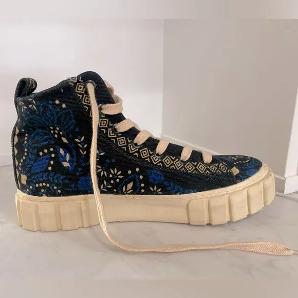 NWOT FARM RIO Mid Flat Form Sneaker Macaw Forest Black Blue