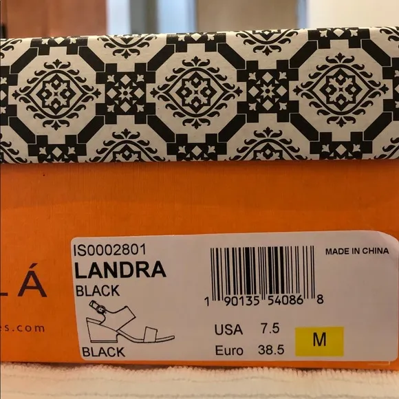 NWOT ISOLA shoes, size 7 1/2
