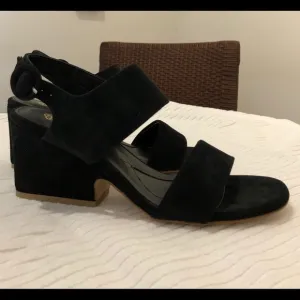 NWOT ISOLA shoes, size 7 1/2