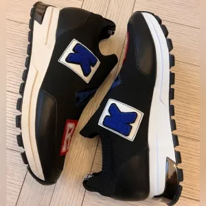 NWOT Karl Lagerfeld Paris women's athletic shoes. Slip on sneakers.  size 10