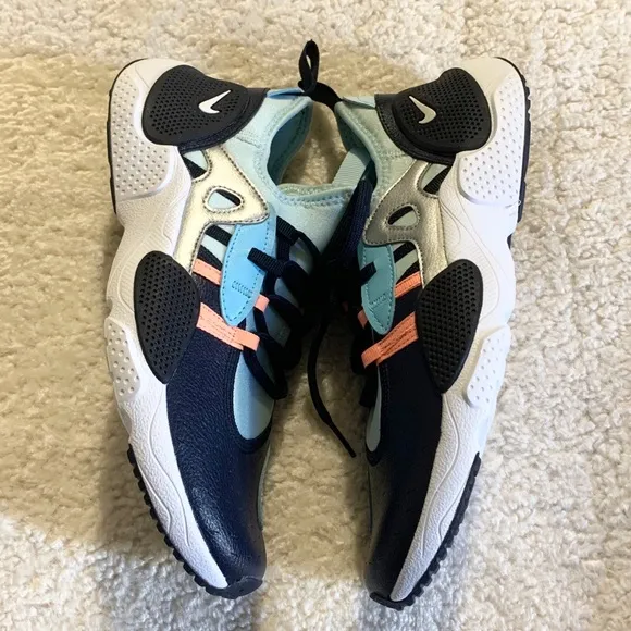 NWOT Nike Huarache E.D.G.E. Shoes- size 7Y boys