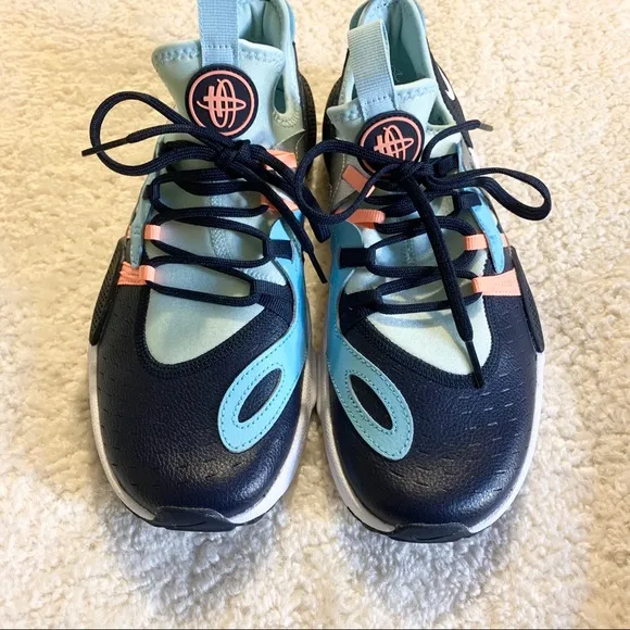 NWOT Nike Huarache E.D.G.E. Shoes- size 7Y boys
